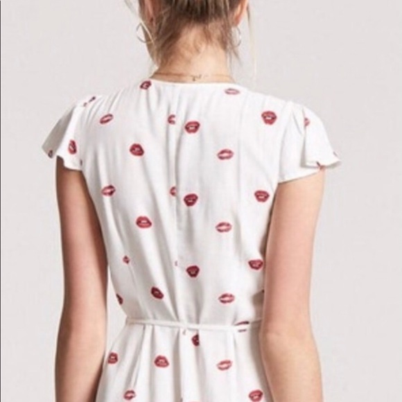 Lips Wrap Dress - Picture 4 of 6